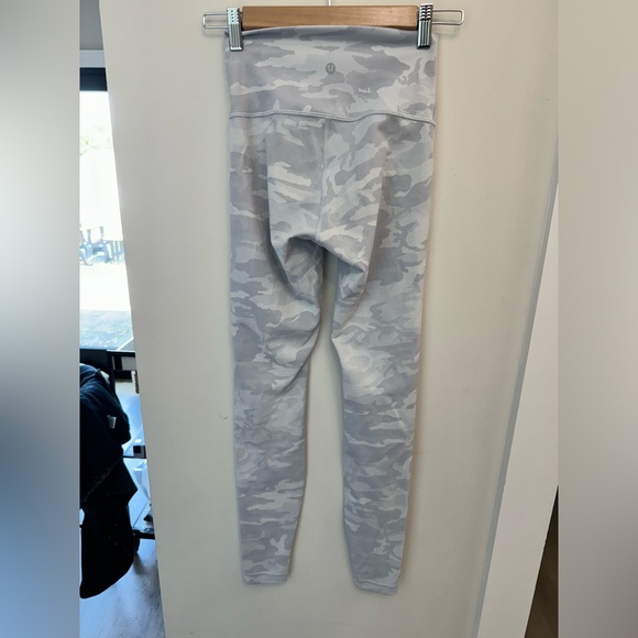 Lululemon Snow Camo Leggings Size 4 - Picture 3 of 3